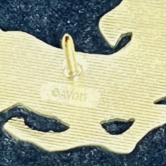 Avon Gold Tone Unicorn Lapel Pin - Picture 5 of 5